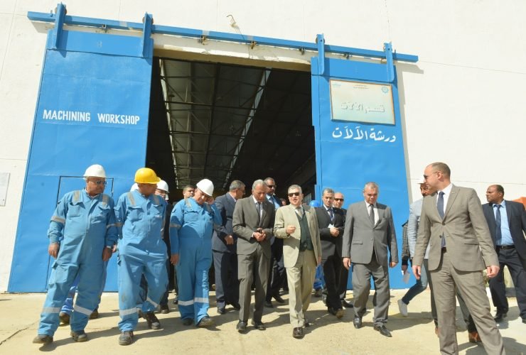 جولة رئيس هيئة قناة السويس